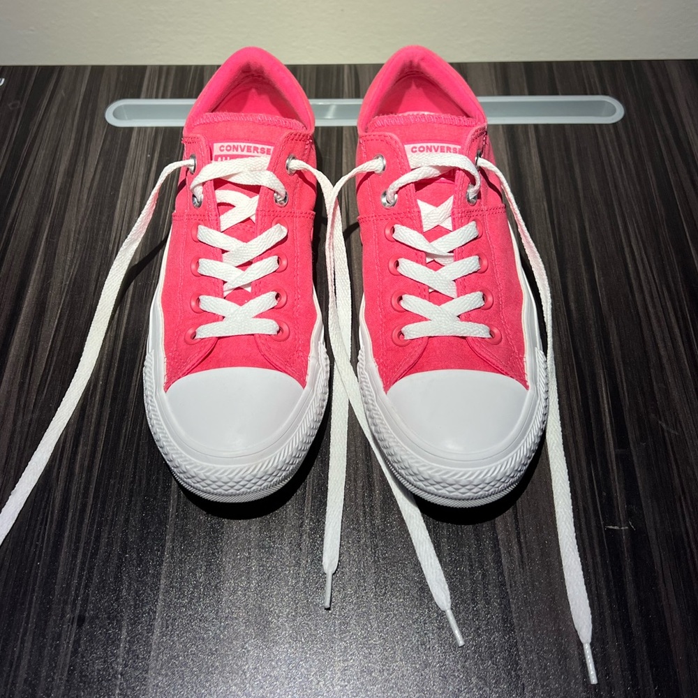 Converse Chuck Taylor Low Top Salmon Pink and White